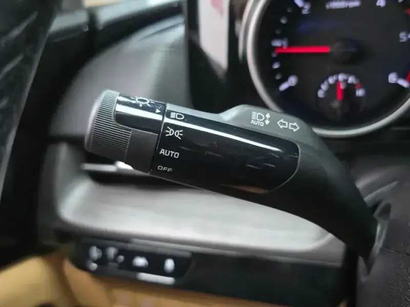 2023 Kia Carnival с пробегом 47 139 км