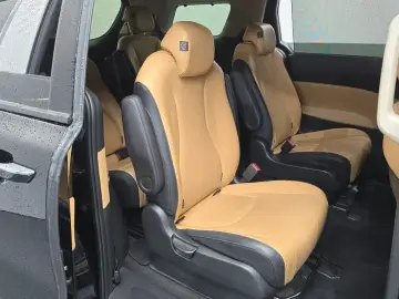 2023 Kia Carnival с пробегом 47 139 км