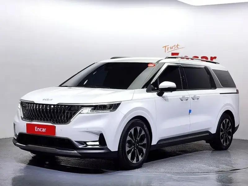 2023 Kia Carnival с пробегом 33 971 км