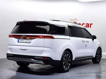 2023 Kia Carnival с пробегом 33 971 км