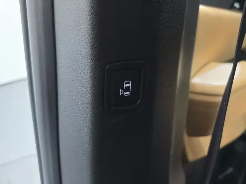 2023 Kia Carnival с пробегом 47 139 км