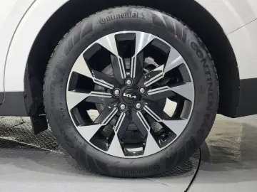 2023 Kia Carnival с пробегом 33 971 км
