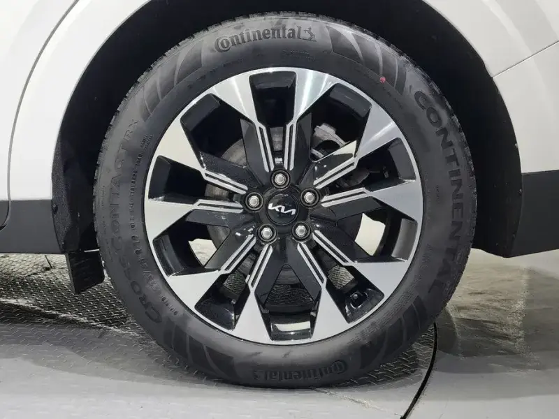 2023 Kia Carnival с пробегом 33 971 км