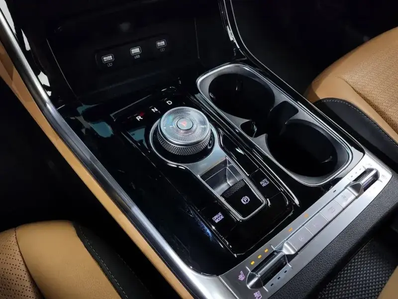 2023 Kia Carnival с пробегом 33 971 км