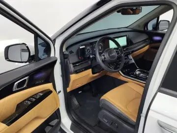 2023 Kia Carnival с пробегом 33 971 км