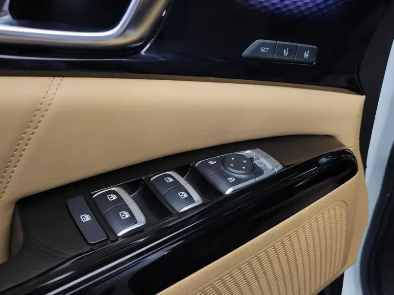 2023 Kia Carnival с пробегом 33 971 км