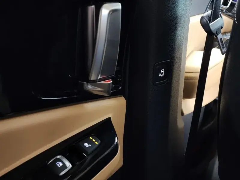 2023 Kia Carnival с пробегом 33 971 км