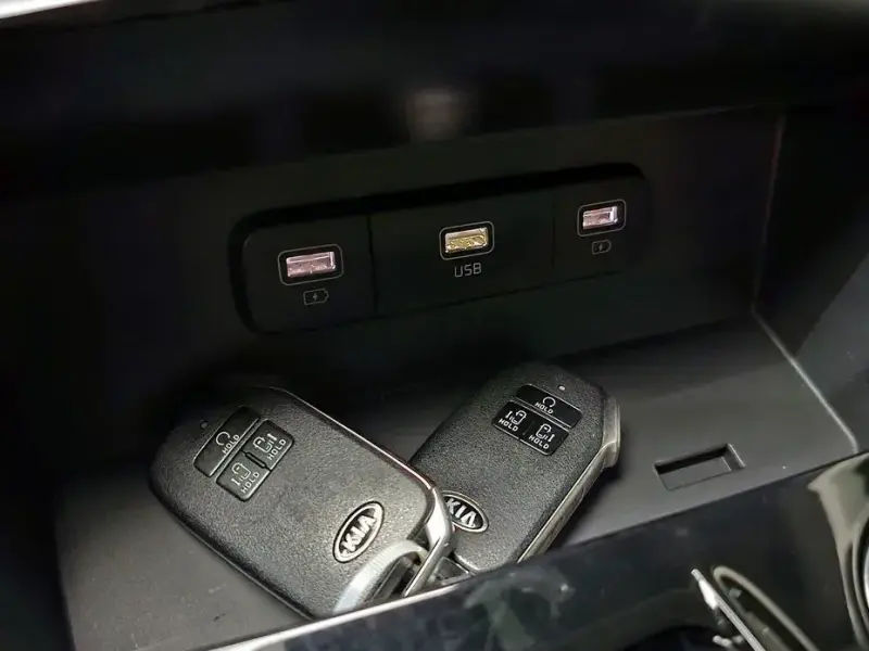 2021 Kia Carnival с пробегом 115 299 км