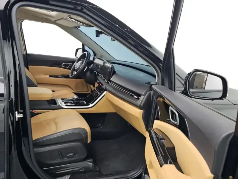 2023 Kia Carnival с пробегом 66 824 км