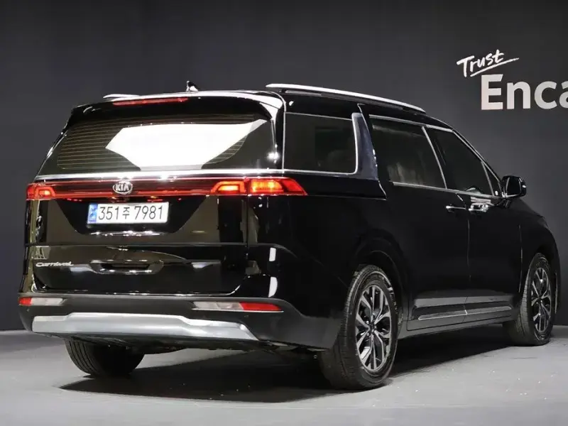 2021 Kia Carnival с пробегом 30 453 км