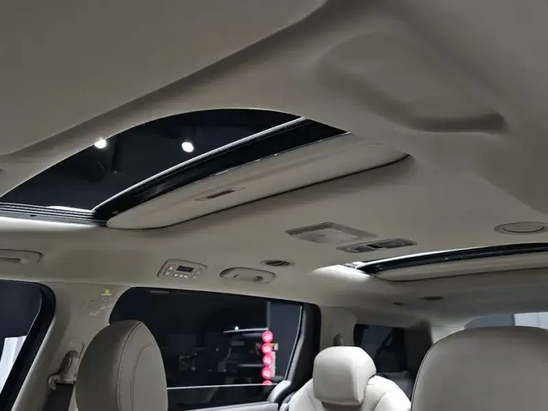 2023 Kia Carnival с пробегом 48 007 км
