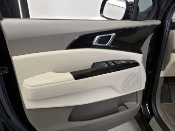 2021 Kia Carnival с пробегом 30 453 км