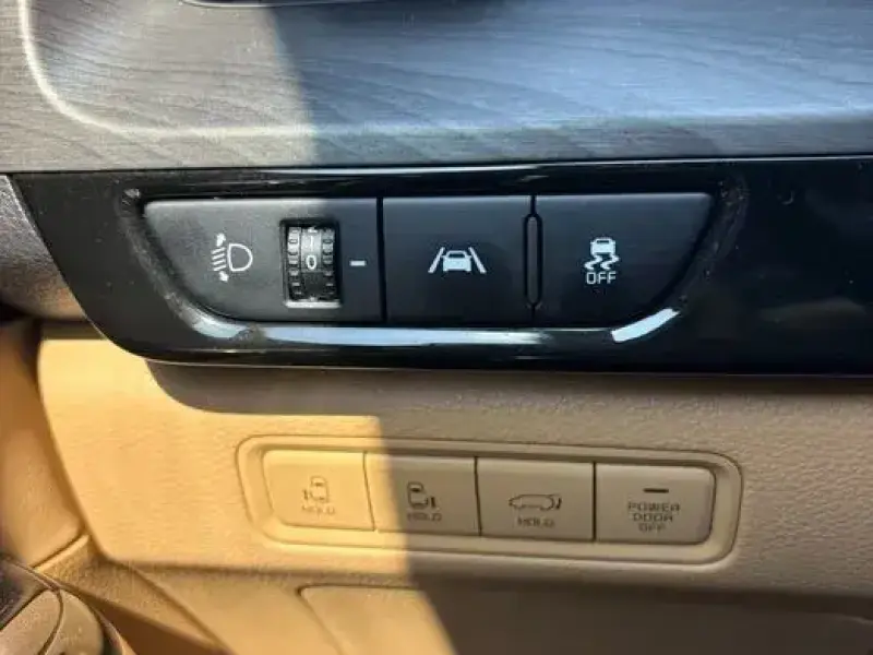 2023 Kia Carnival с пробегом 37 459 км