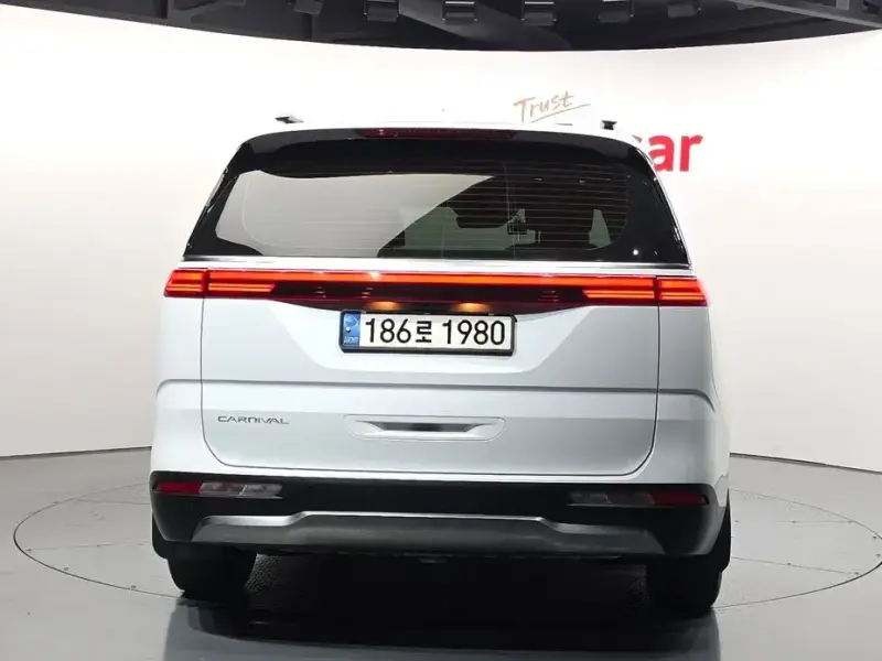 2022 Kia Carnival с пробегом 72 755 км