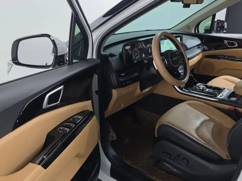 2022 Kia Carnival с пробегом 72 755 км