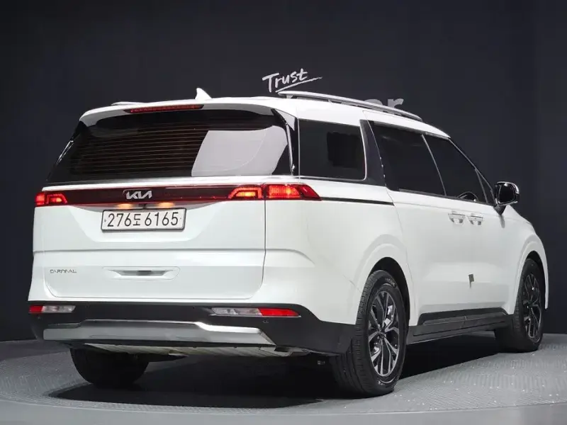 2022 Kia Carnival с пробегом 61 332 км