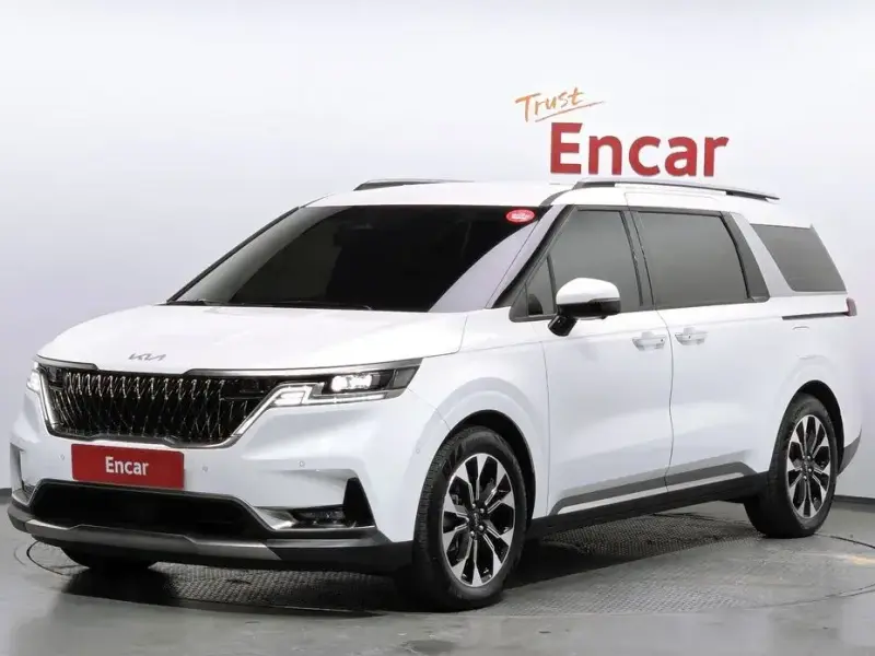 2023 Kia Carnival с пробегом 20 677 км
