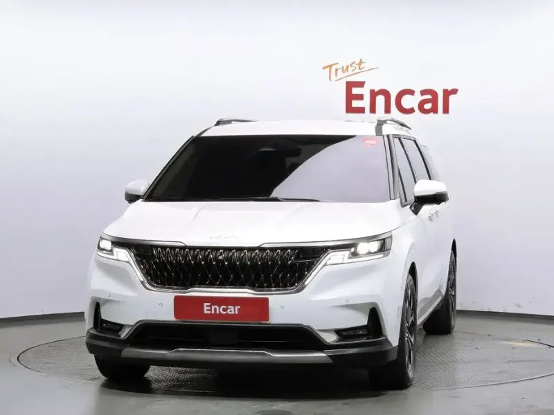 2023 Kia Carnival с пробегом 20 677 км