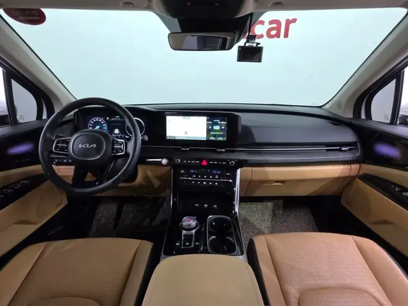 2023 Kia Carnival с пробегом 20 677 км