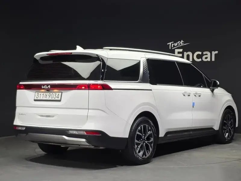 2023 Kia Carnival с пробегом 61 648 км