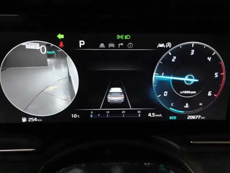 2023 Kia Carnival с пробегом 20 677 км