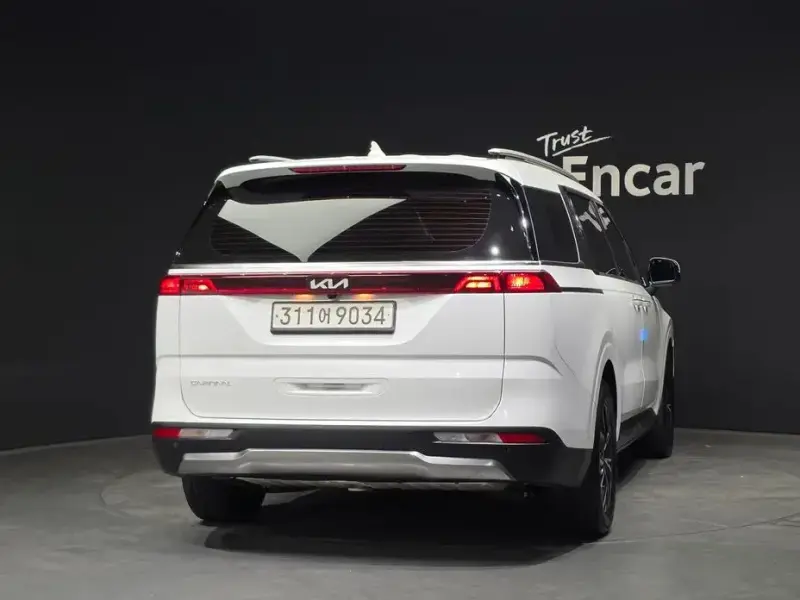 2023 Kia Carnival с пробегом 61 648 км