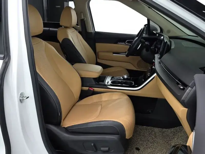 2023 Kia Carnival с пробегом 20 677 км
