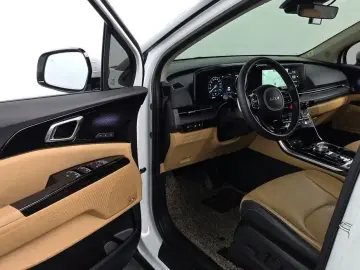 2023 Kia Carnival с пробегом 20 677 км