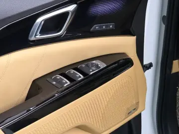 2023 Kia Carnival с пробегом 20 677 км