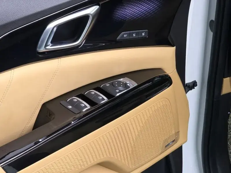 2023 Kia Carnival с пробегом 20 677 км
