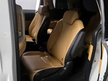 2023 Kia Carnival с пробегом 61 648 км