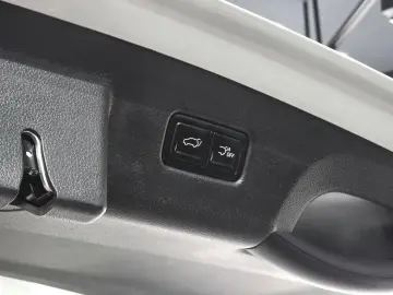 2023 Kia Carnival с пробегом 20 677 км