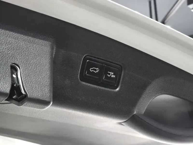 2023 Kia Carnival с пробегом 20 677 км