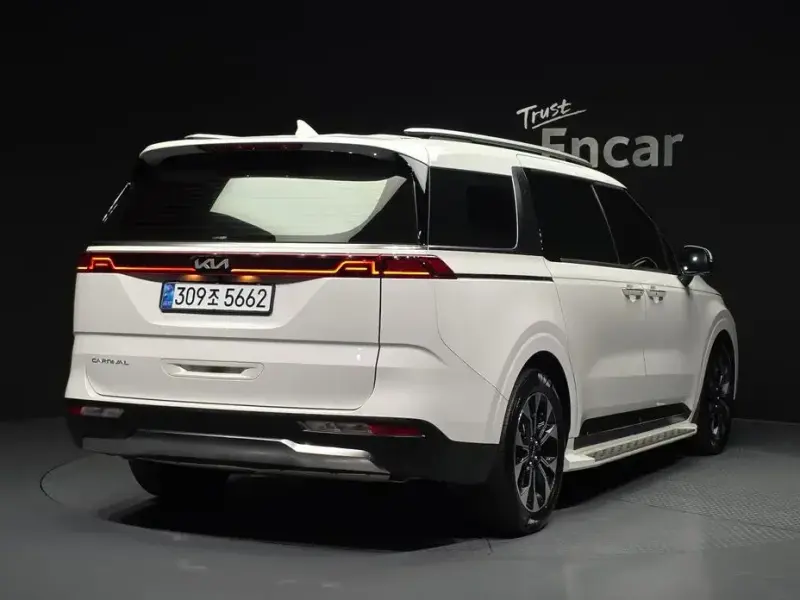 2022 Kia Carnival с пробегом 83 732 км