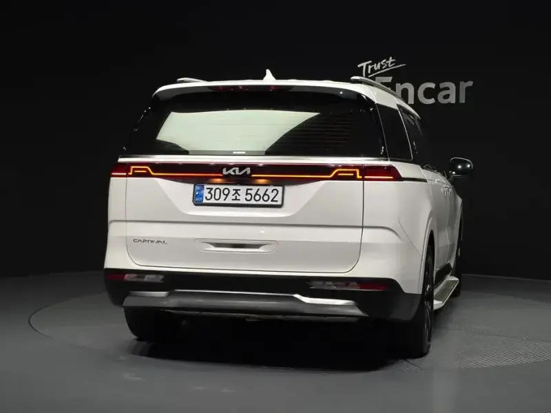 2022 Kia Carnival с пробегом 83 732 км