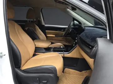 2022 Kia Carnival с пробегом 83 732 км