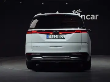 2022 Kia Carnival с пробегом 62 173 км