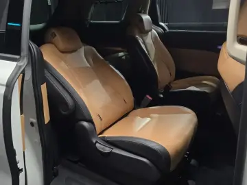 2022 Kia Carnival с пробегом 62 173 км