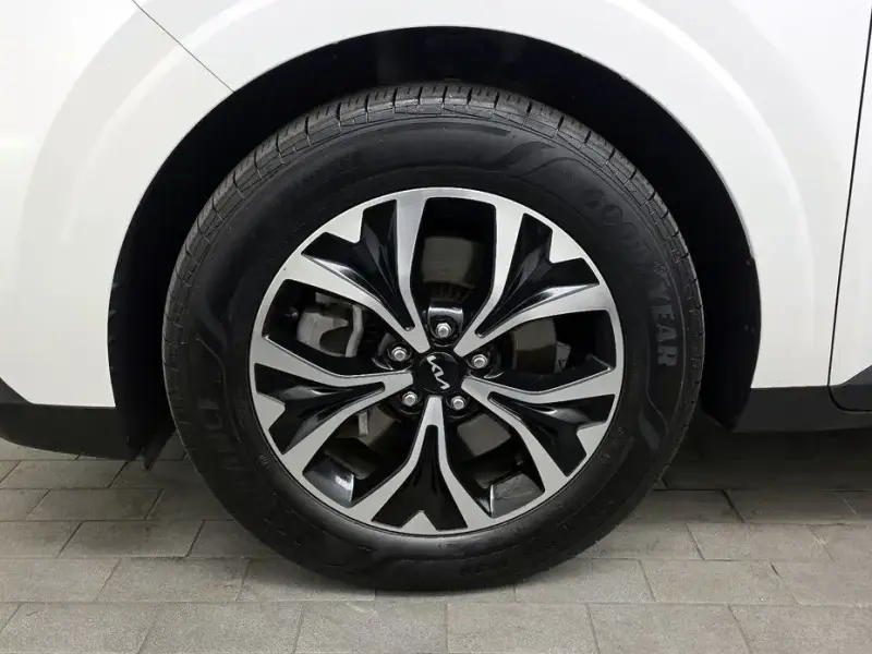 2023 Kia Carnival с пробегом 52 541 км