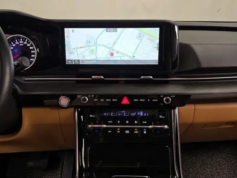 2023 Kia Carnival с пробегом 52 541 км