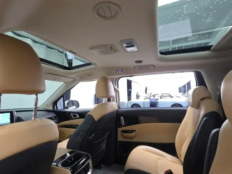 2023 Kia Carnival с пробегом 52 541 км
