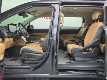 2022 Kia Carnival с пробегом 20 715 км
