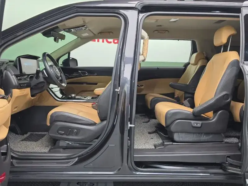 2022 Kia Carnival с пробегом 20 715 км