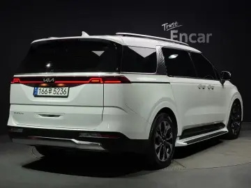 2023 Kia Carnival с пробегом 77 358 км