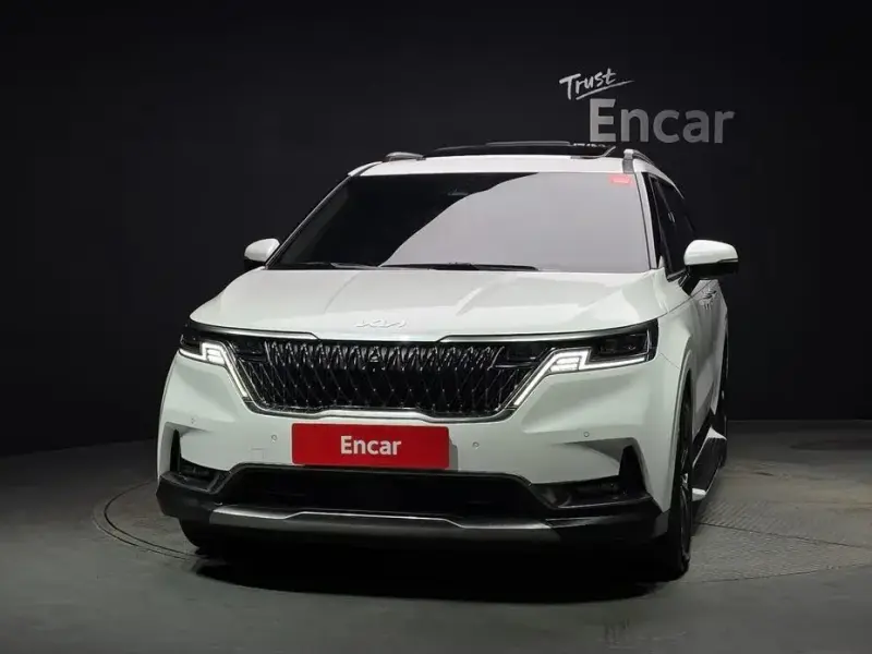 2023 Kia Carnival с пробегом 77 358 км