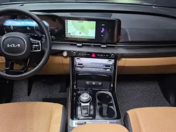 2023 Kia Carnival с пробегом 77 358 км