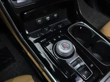 2023 Kia Carnival с пробегом 77 358 км