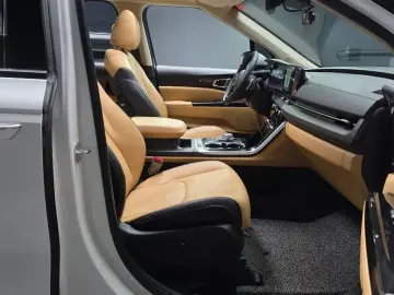 2023 Kia Carnival с пробегом 77 358 км