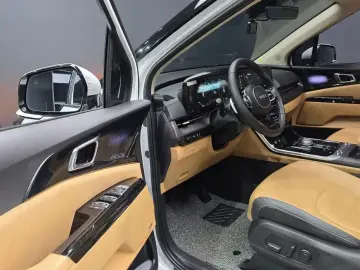 2023 Kia Carnival с пробегом 77 358 км