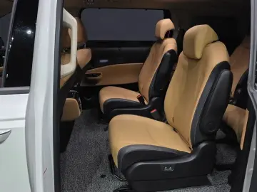 2023 Kia Carnival с пробегом 77 358 км
